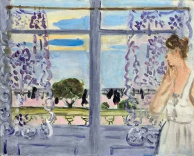 Femme auprès de la fenêtre