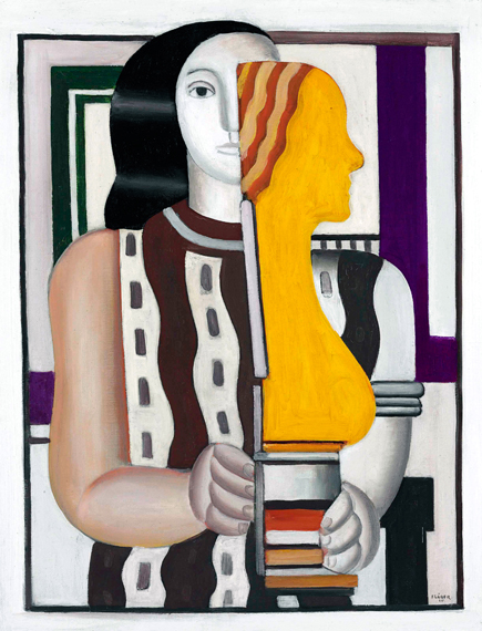 Femme portant une statuette