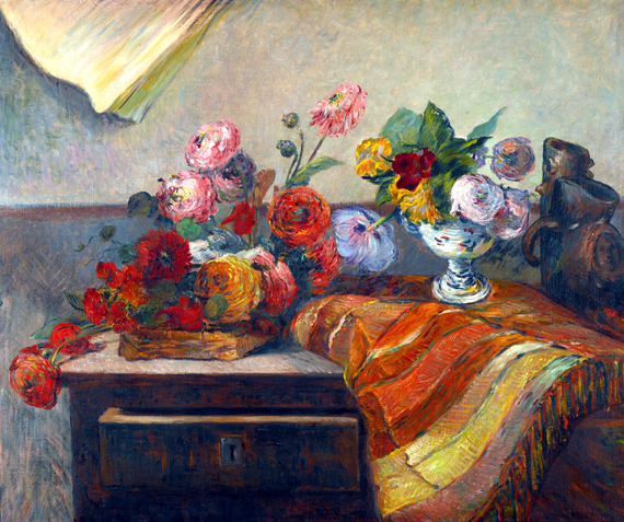 Bouquets Et CéRamique Sur Une Commode